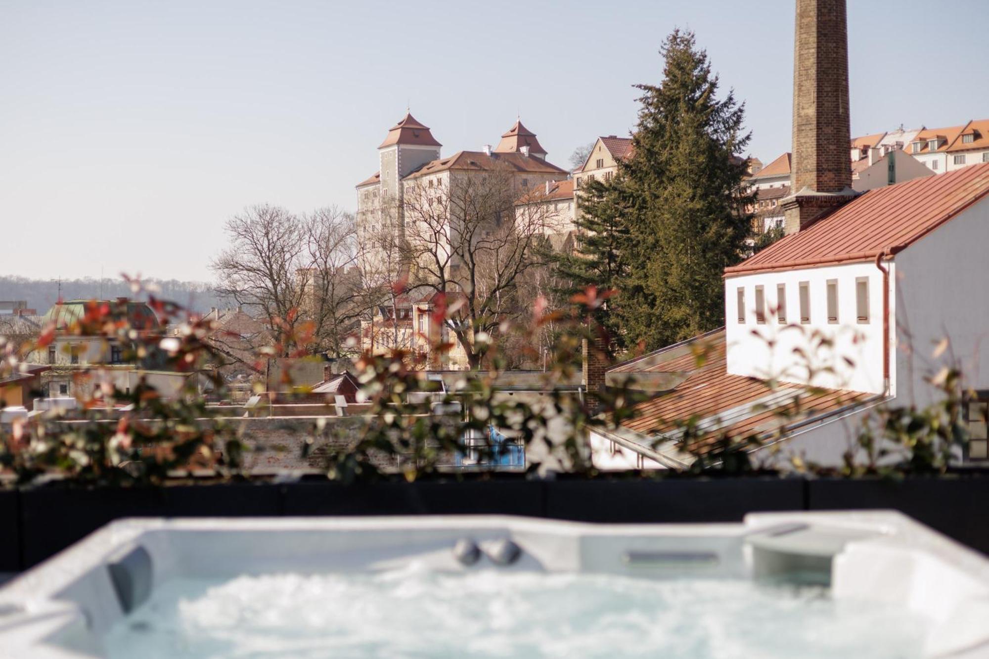 Aparthotel Na Klenici มลาดาโบเลสลัฟ ภายนอก รูปภาพ